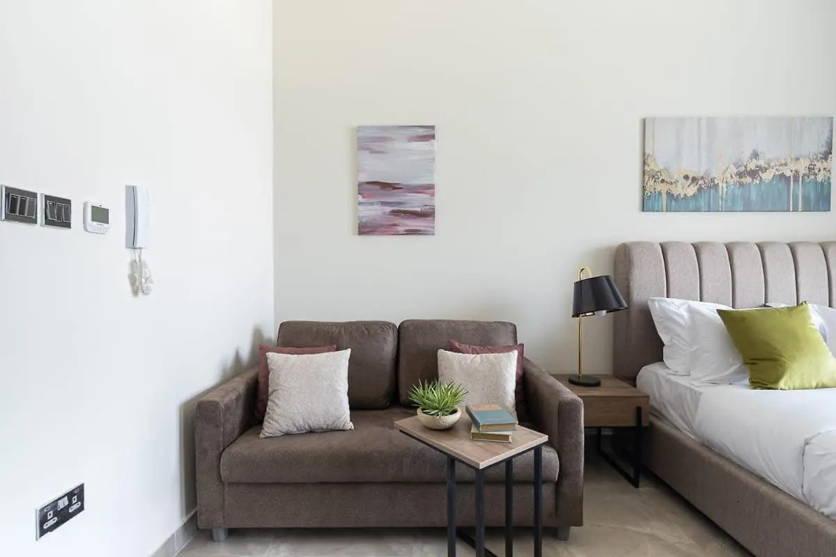 Frank Porter - Majestique Residence 2 Dubai